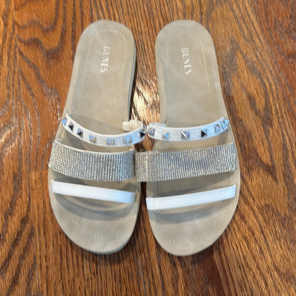 Dunes size 9 .5 sandals